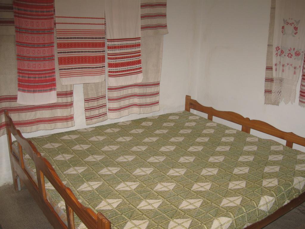 Maliovnytsya Guest House Dybintsy Luaran gambar