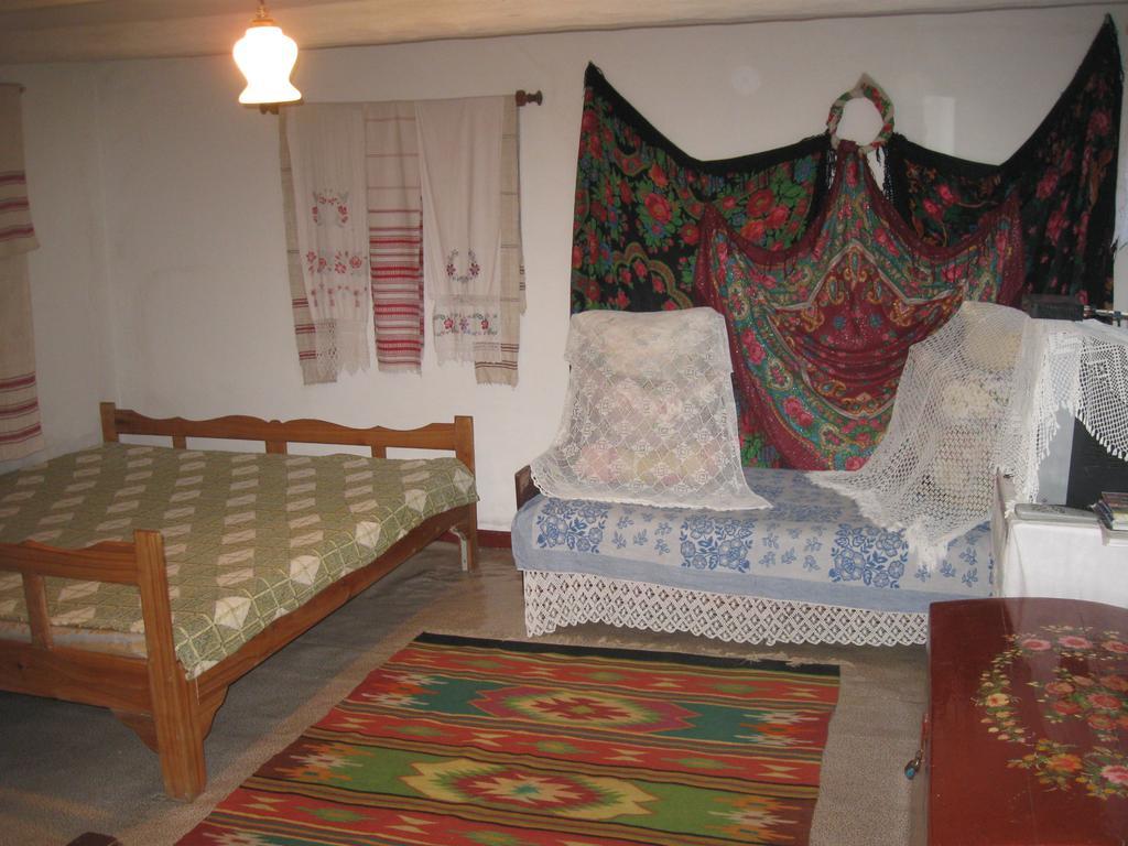 Maliovnytsya Guest House Dybintsy Luaran gambar